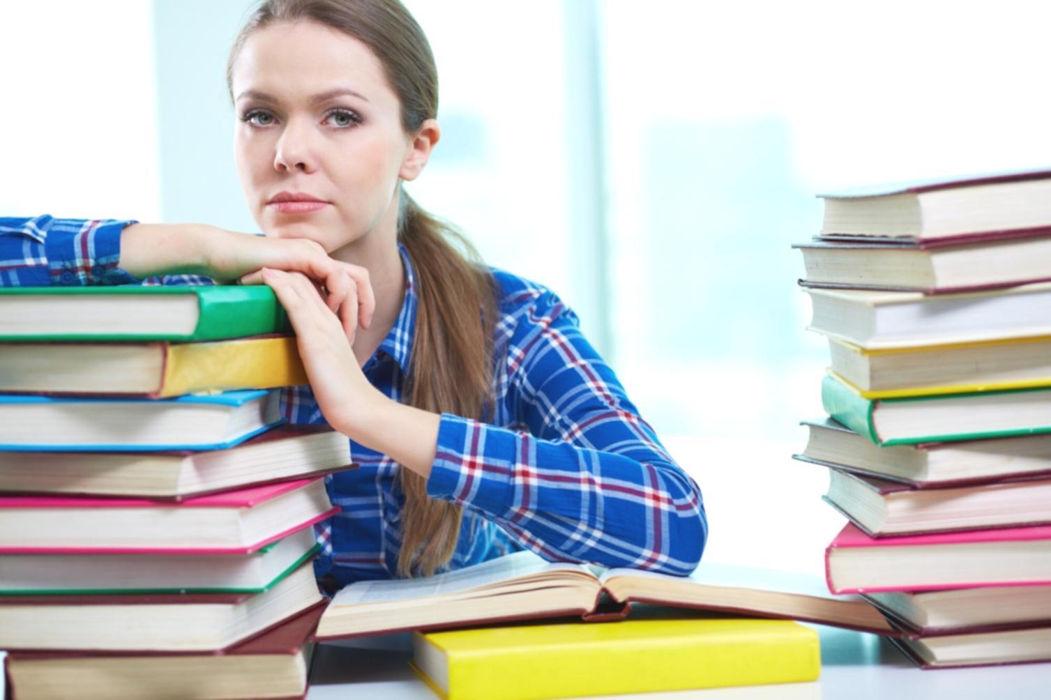 Trading workshop session with participants analyzing charts