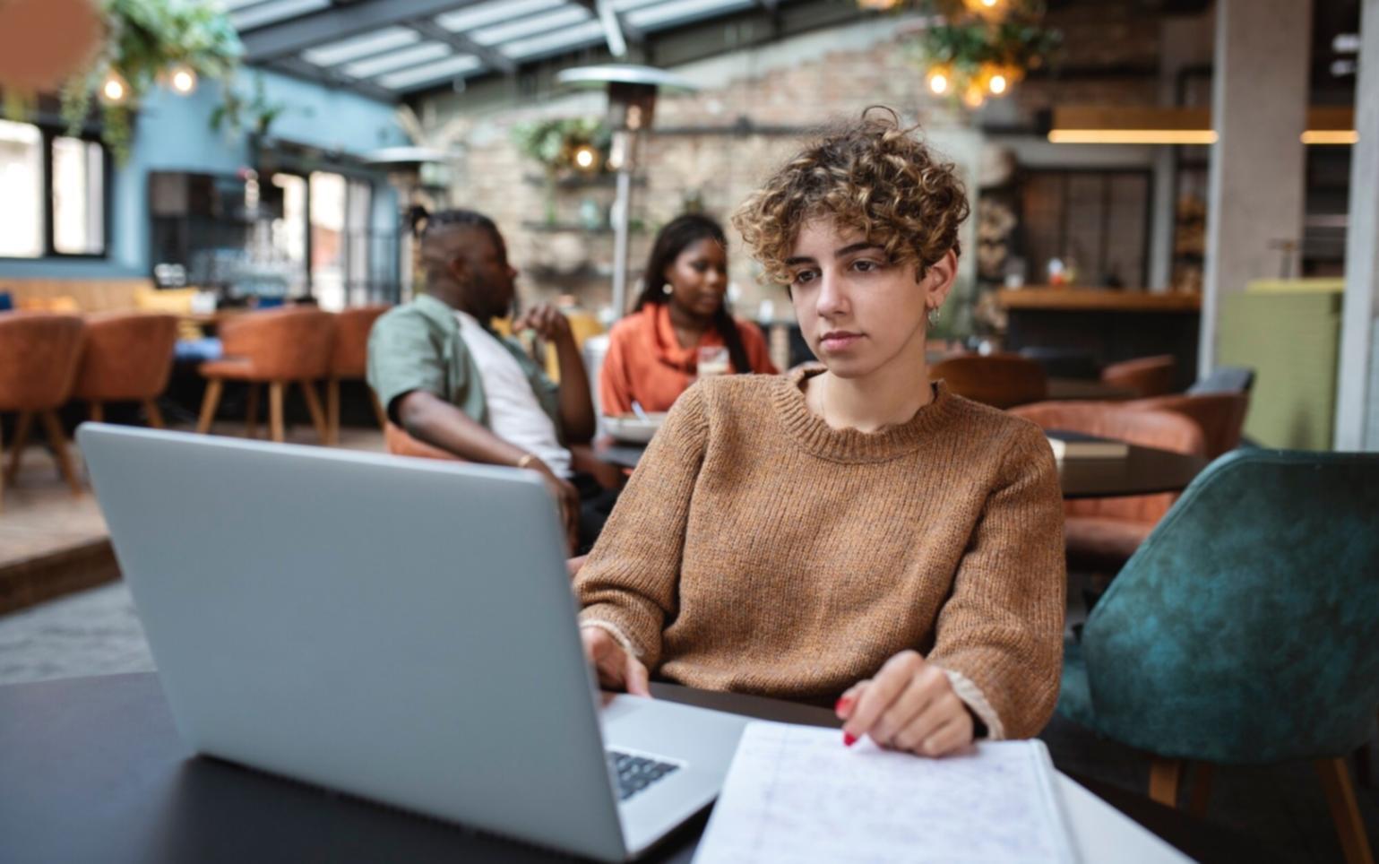 Trading education workspace showing market analysis tools and learning materials